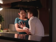 زوجة يابانية تمارس الجنس مع صديق ابنها